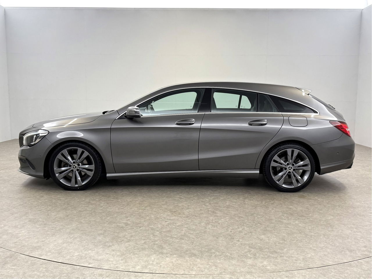 Mercedes-Benz CLA-Klasse 180 AMG | Camera | Trekh | Navigatie | Carplay | LED | Cruise | NAP