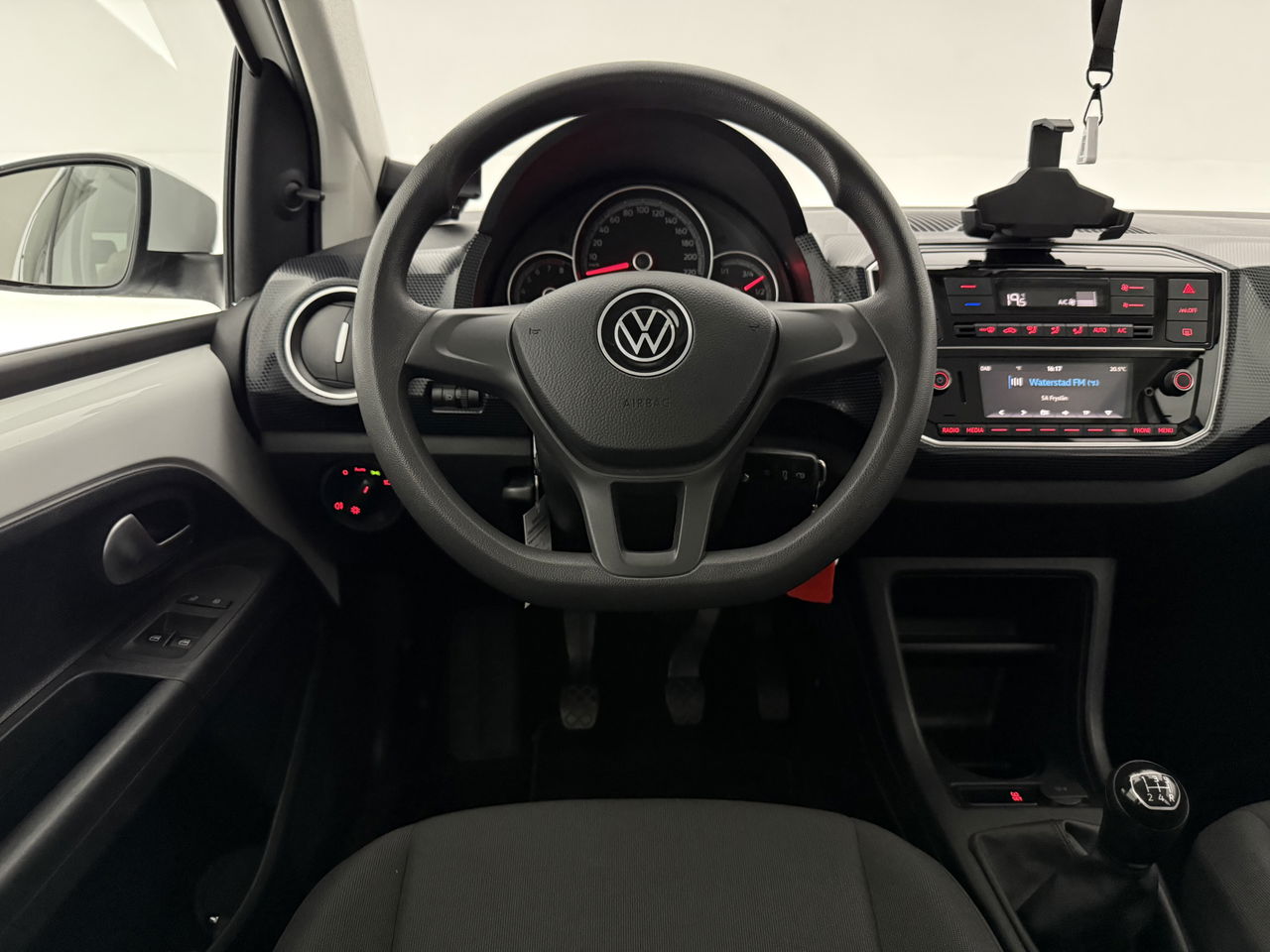 Volkswagen up! 1.0 | Navigatie | Cruise | Parkeersens | Camera | Airco | NAP