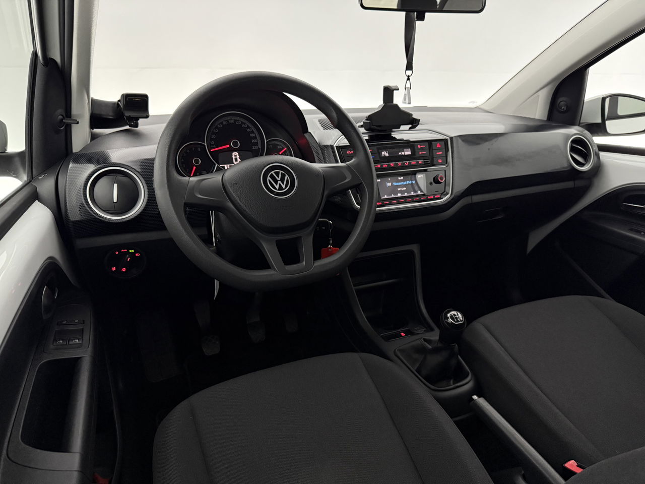Volkswagen up! 1.0 | Navigatie | Cruise | Parkeersens | Camera | Airco | NAP