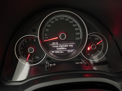 Volkswagen up! 1.0 | Navigatie | Cruise | Parkeersens | Camera | Airco | NAP