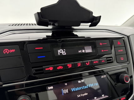 Volkswagen up! 1.0 | Navigatie | Cruise | Parkeersens | Camera | Airco | NAP