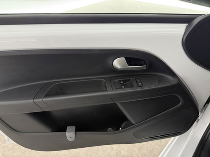 Volkswagen up! 1.0 | Navigatie | Cruise | Parkeersens | Camera | Airco | NAP