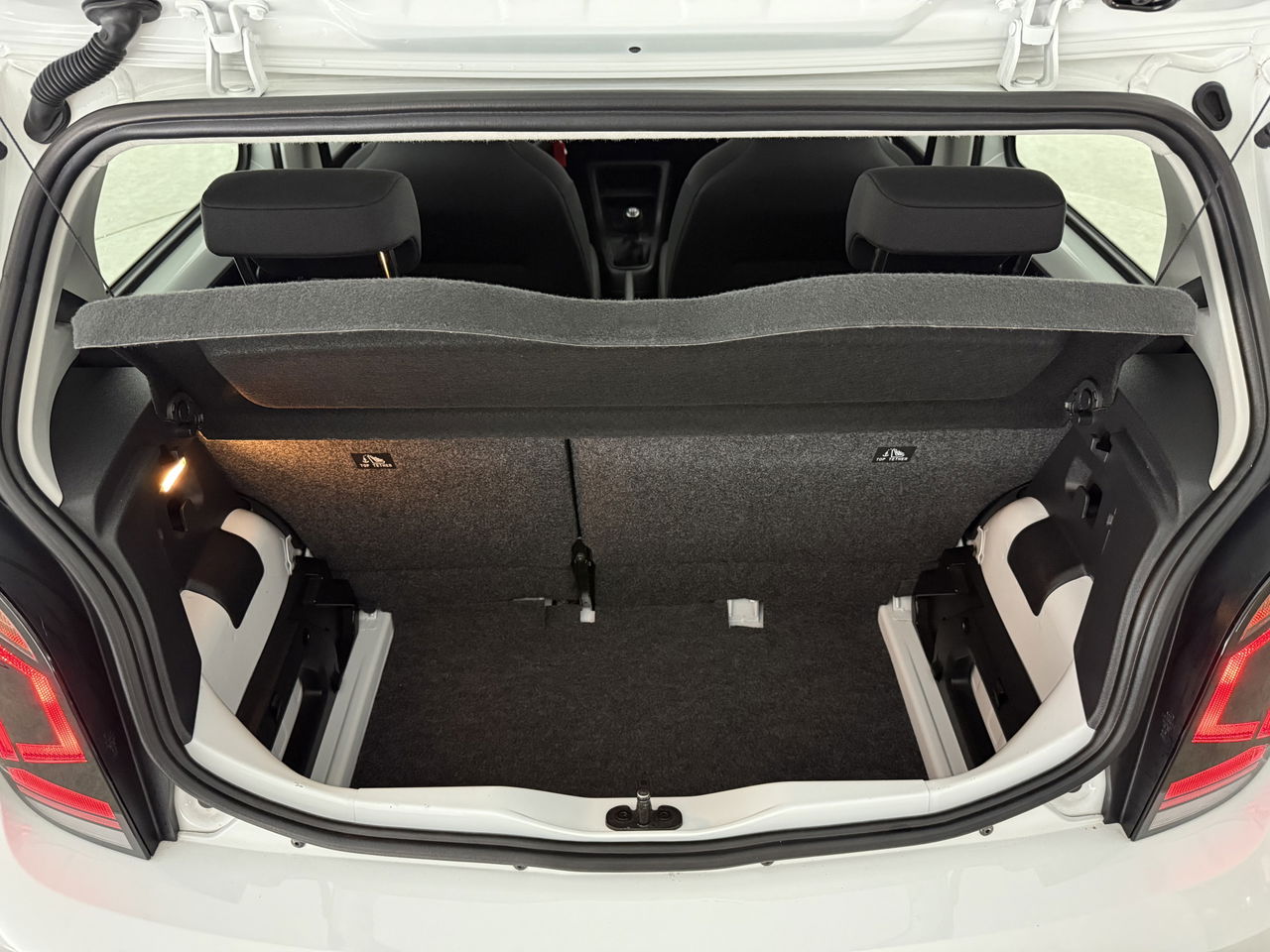 Volkswagen up! 1.0 | Navigatie | Cruise | Parkeersens | Camera | Airco | NAP