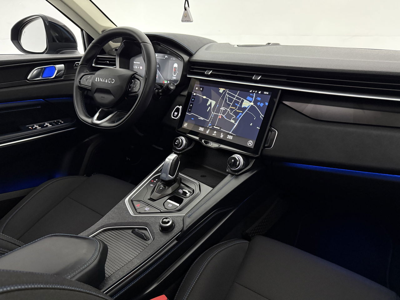 Lynk Co 01 1.5 | UNIEK Nardo Grey | 262PK Hybride 360Camera Pano ACC Sfeer LED Memory Carplay Clima Navi Virtual PDC 20"LMV