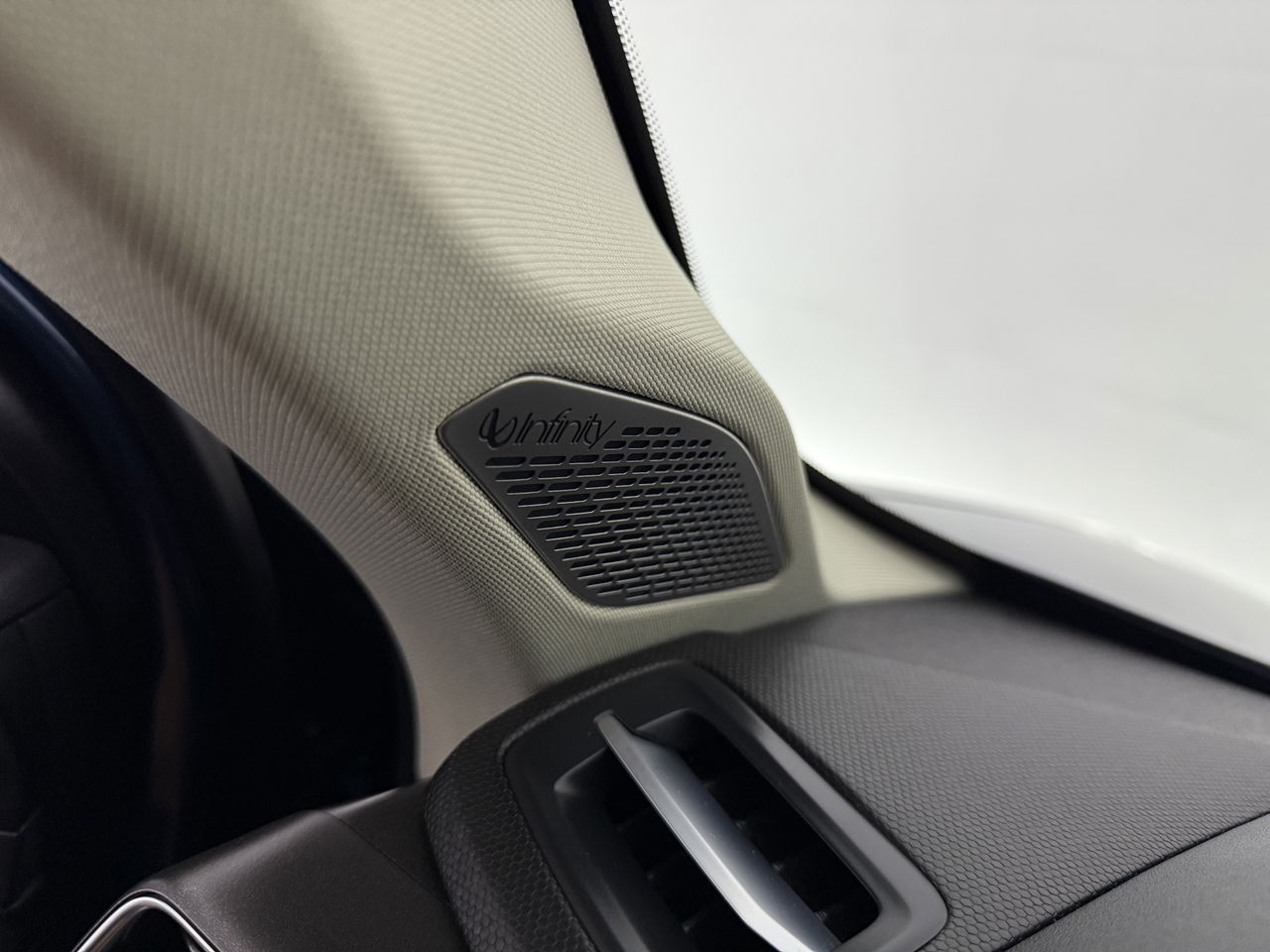 Lynk Co 01 1.5 | UNIEK Nardo Grey | 262PK Hybride 360Camera Pano ACC Sfeer LED Memory Carplay Clima Navi Virtual PDC 20"LMV