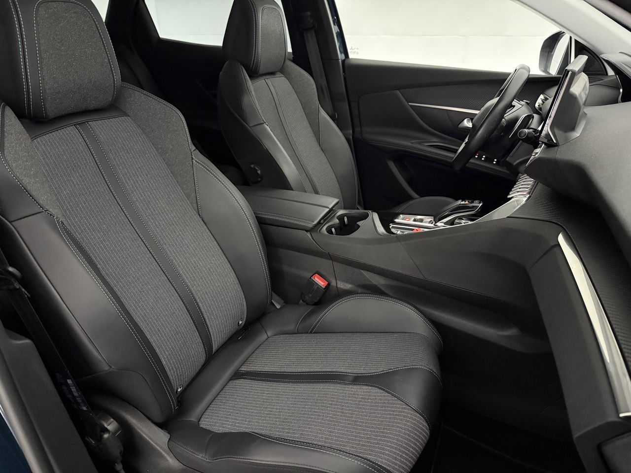 Peugeot 3008 1.6 Hybrid 222PK Allure | 360Camera | Carplay | Virtual Cockpit | LED | Trekhaak | 18''LMV