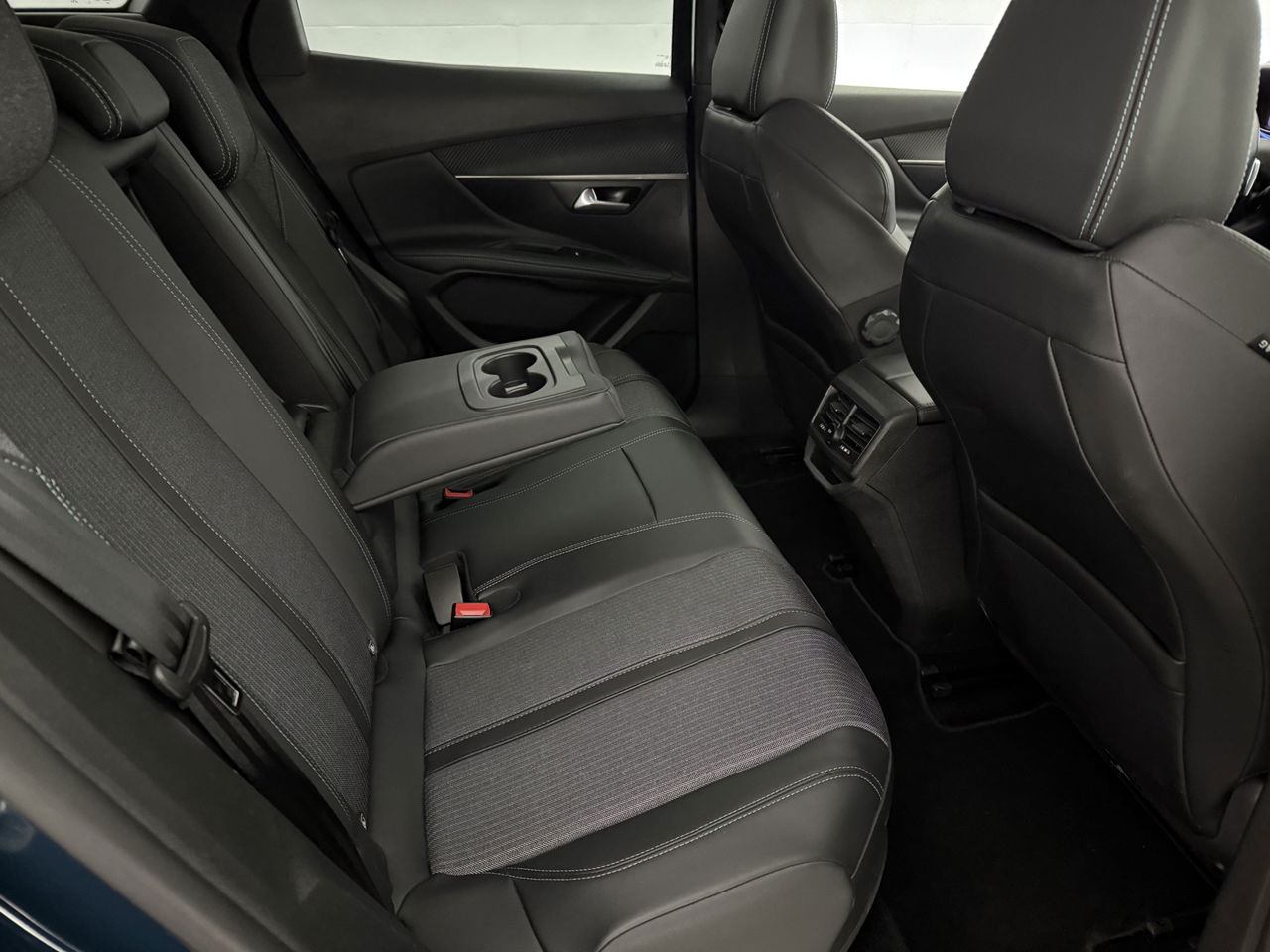 Peugeot 3008 1.6 Hybrid 222PK Allure | 360Camera | Carplay | Virtual Cockpit | LED | Trekhaak | 18''LMV