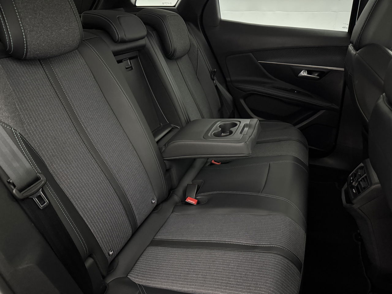 Peugeot 3008 1.6 Hybrid 222PK Allure | 360Camera | Carplay | Virtual Cockpit | LED | Trekhaak | 18''LMV