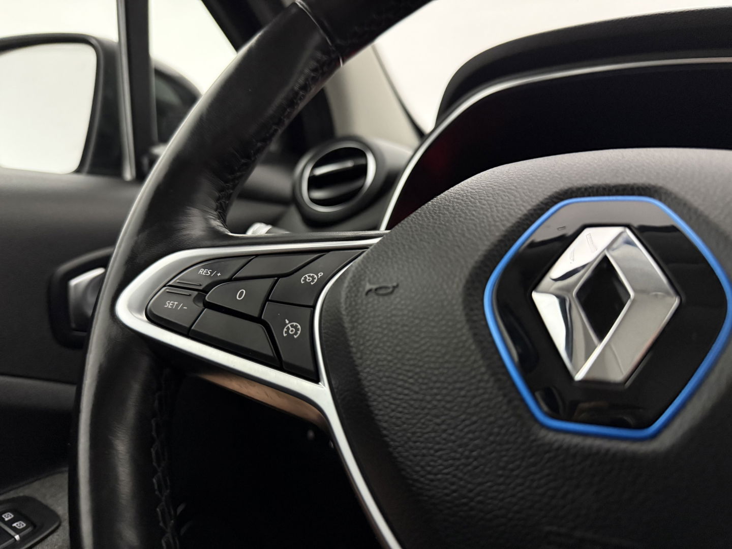 Renault ZOE R110 Life 52 kWh Huur Accu | Elektrisch | LED | Camera | Carplay | Cruise | Parkeersens. l Stoelverw.