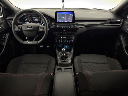 Ford Focus 1.0 EcoBoost ST Line Business | LED | Carplay | Clima | Cruise | Navigatie | Parkeersens. | 17''LMV