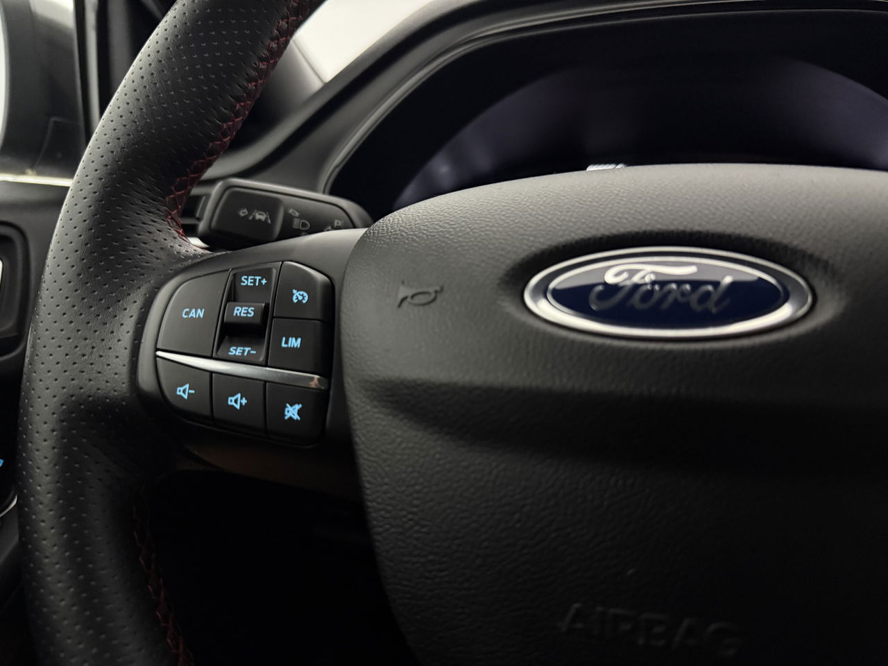Ford Focus 1.0 EcoBoost ST Line Business | LED | Carplay | Clima | Cruise | Navigatie | Parkeersens. | 17''LMV