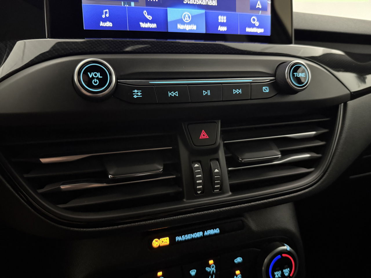 Ford Focus 1.0 EcoBoost ST Line Business | LED | Carplay | Clima | Cruise | Navigatie | Parkeersens. | 17''LMV