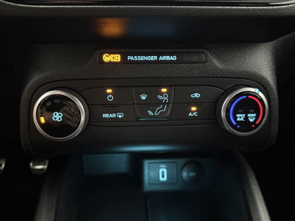 Ford Focus 1.0 EcoBoost ST Line Business | LED | Carplay | Clima | Cruise | Navigatie | Parkeersens. | 17''LMV