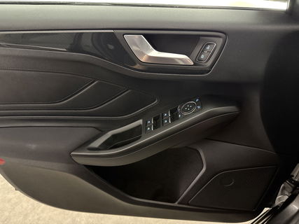 Ford Focus 1.0 EcoBoost ST Line Business | LED | Carplay | Clima | Cruise | Navigatie | Parkeersens. | 17''LMV
