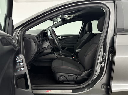Ford Focus 1.0 EcoBoost ST Line Business | LED | Carplay | Clima | Cruise | Navigatie | Parkeersens. | 17''LMV