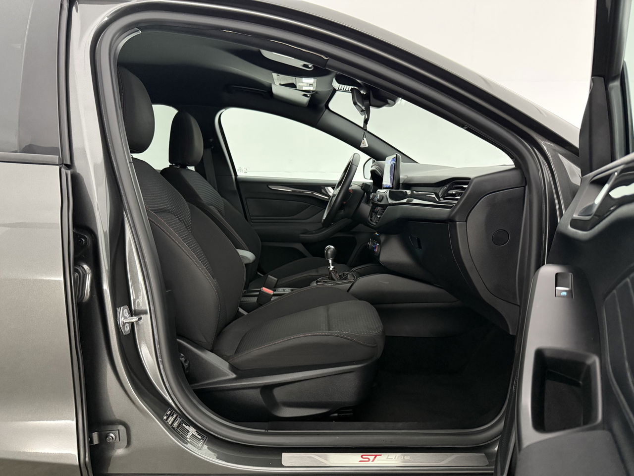 Ford Focus 1.0 EcoBoost ST Line Business | LED | Carplay | Clima | Cruise | Navigatie | Parkeersens. | 17''LMV