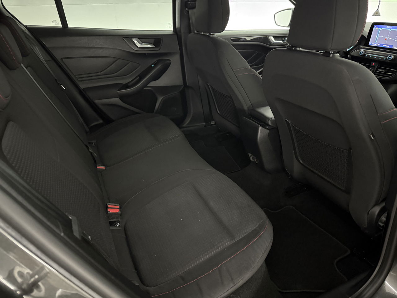 Ford Focus 1.0 EcoBoost ST Line Business | LED | Carplay | Clima | Cruise | Navigatie | Parkeersens. | 17''LMV