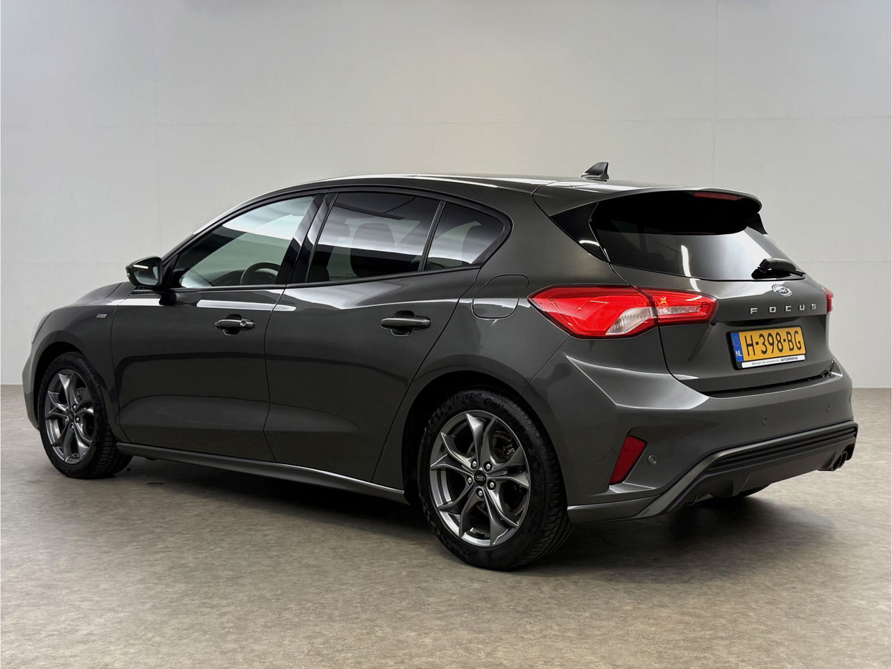 Ford Focus 1.0 EcoBoost ST Line Business | LED | Carplay | Clima | Cruise | Navigatie | Parkeersens. | 17''LMV