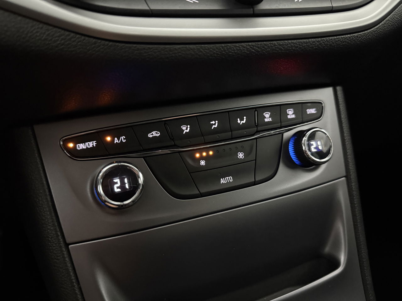 Opel Astra 1.0 Online Edition | Carplay | Cruisecontrol | LED | Trekhaak | PDC | 16''LMV