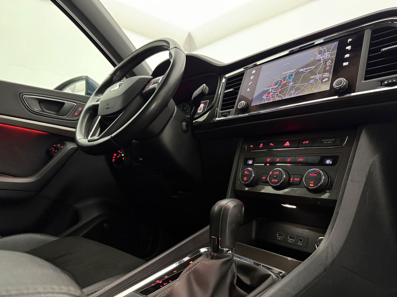 SEAT Ateca 1.5 TSI 150PK Xcellence | 360 Camera | Sfeerverl. | Beats Audio | Carplay | LED | Trekhaak | 18"LMV