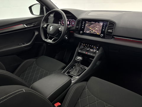 Škoda Karoq 1.5 TSI ACT 150PK Sportline | Pano | Sfeerverl. | Camera | LED | Virtual | Carplay l Stoel/Stuurverw.
