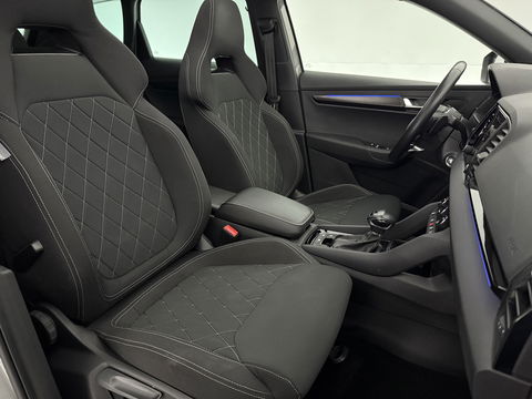Škoda Karoq 1.5 TSI ACT 150PK Sportline | Pano | Sfeerverl. | Camera | LED | Virtual | Carplay l Stoel/Stuurverw.
