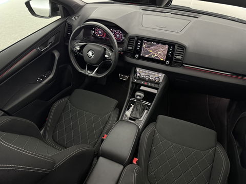 Škoda Karoq 1.5 TSI ACT 150PK Sportline | Pano | Sfeerverl. | Camera | LED | Virtual | Carplay l Stoel/Stuurverw.