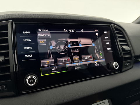 Škoda Karoq 1.5 TSI ACT 150PK Sportline | Pano | Sfeerverl. | Camera | LED | Virtual | Carplay l Stoel/Stuurverw.
