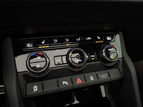 Škoda Karoq 1.5 TSI ACT 150PK Sportline | Pano | Sfeerverl. | Camera | LED | Virtual | Carplay l Stoel/Stuurverw.