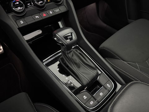 Škoda Karoq 1.5 TSI ACT 150PK Sportline | Pano | Sfeerverl. | Camera | LED | Virtual | Carplay l Stoel/Stuurverw.
