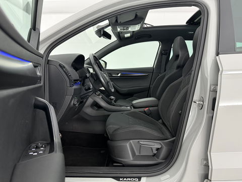 Škoda Karoq 1.5 TSI ACT 150PK Sportline | Pano | Sfeerverl. | Camera | LED | Virtual | Carplay l Stoel/Stuurverw.