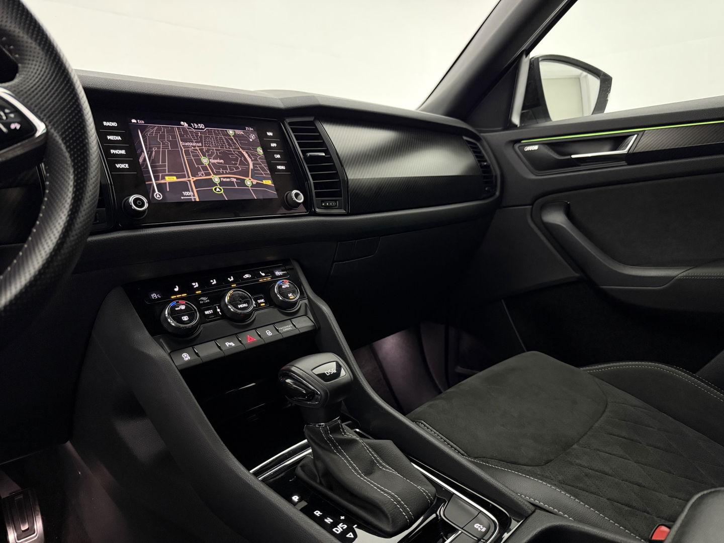 Škoda Kodiaq 1.5 TSI 150PK Sportline Business | Sfeerverl. | LED | Virtual l Camera | Carplay | Memory l Stuur/Stoelverw. l NAP