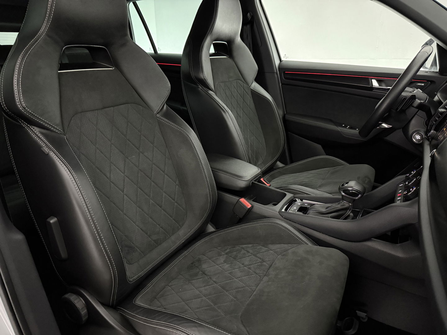 Škoda Kodiaq 1.5 TSI 150PK Sportline Business | Sfeerverl. | LED | Virtual l Camera | Carplay | Memory l Stuur/Stoelverw. l NAP