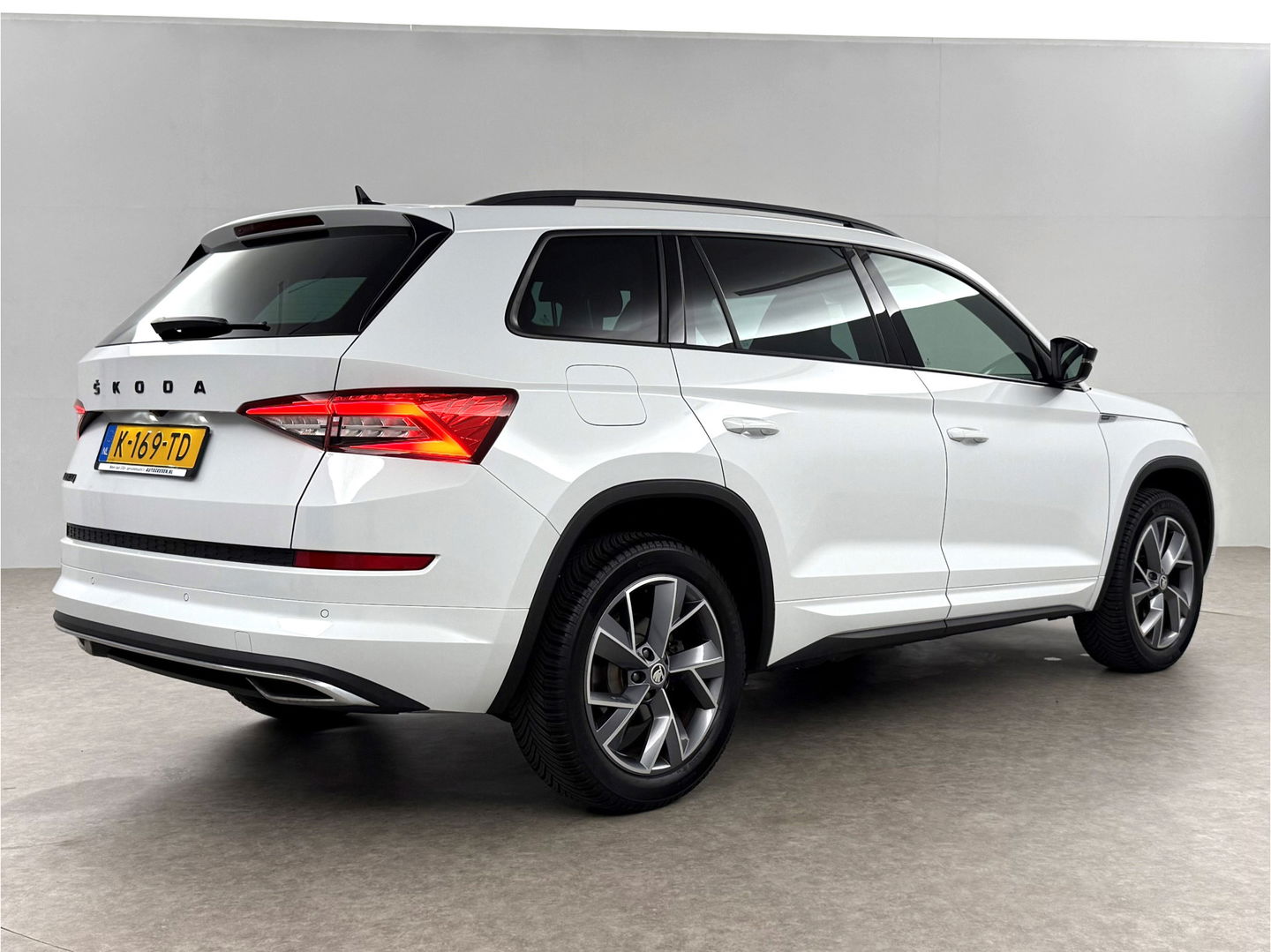 Škoda Kodiaq 1.5 TSI 150PK Sportline Business | Sfeerverl. | LED | Virtual l Camera | Carplay | Memory l Stuur/Stoelverw. l NAP