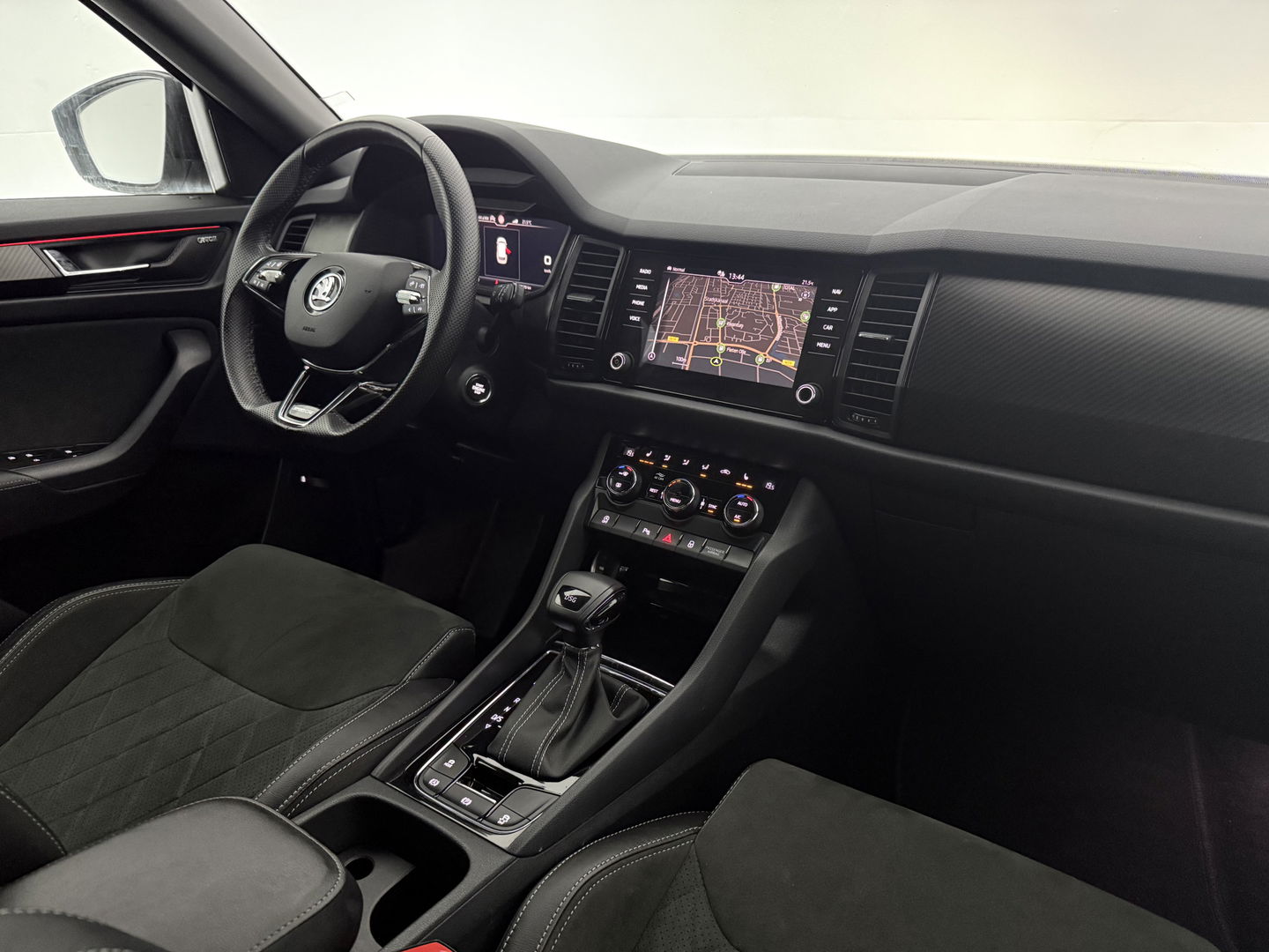 Škoda Kodiaq 1.5 TSI 150PK Sportline Business | Sfeerverl. | LED | Virtual l Camera | Carplay | Memory l Stuur/Stoelverw. l NAP