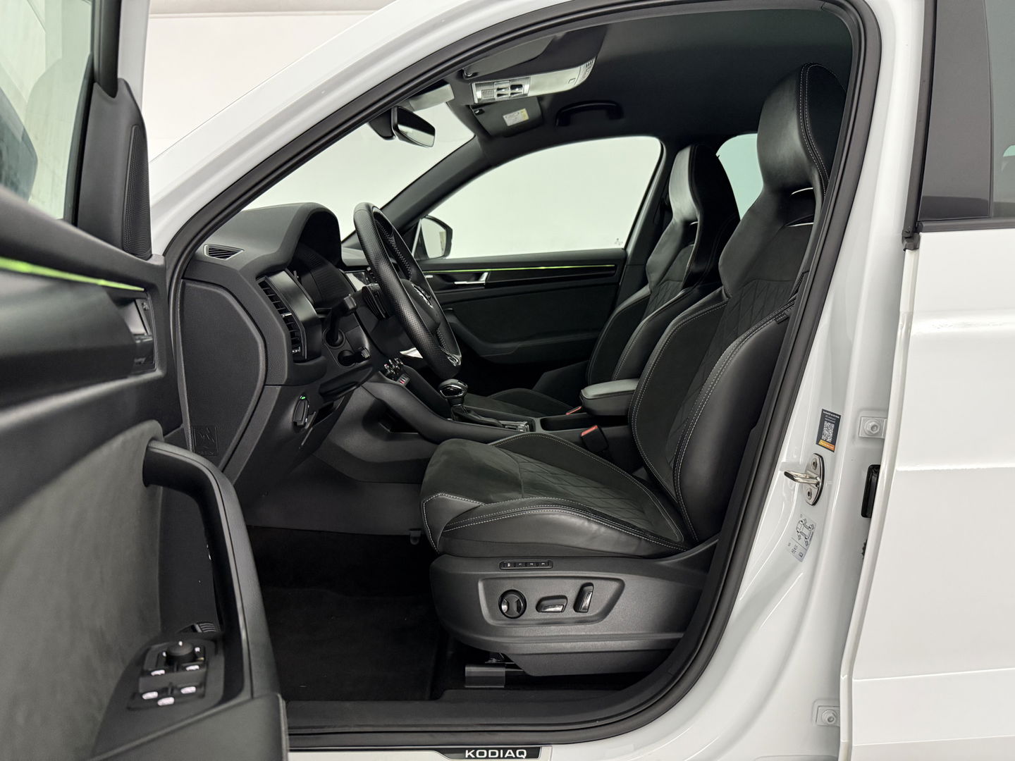 Škoda Kodiaq 1.5 TSI 150PK Sportline Business | Sfeerverl. | LED | Virtual l Camera | Carplay | Memory l Stuur/Stoelverw. l NAP