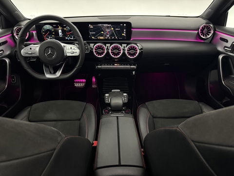 Mercedes-Benz A-Klasse 180 AMG | Pano | Sfeerverl. | Burmester | Camera | Virtual  | LED | Memory l NAP
