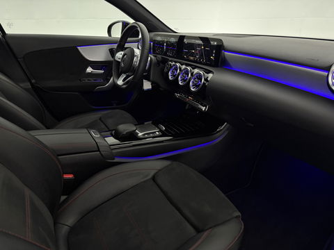 Mercedes-Benz A-Klasse 180 AMG | Pano | Sfeerverl. | Burmester | Camera | Virtual  | LED | Memory l NAP