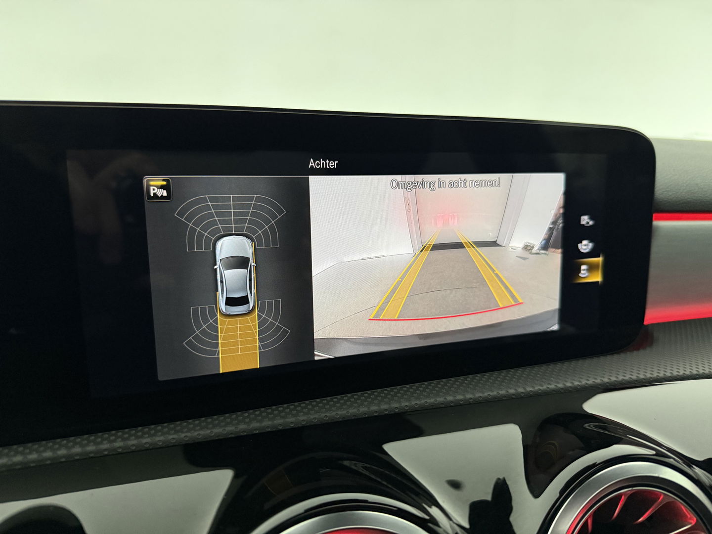 Mercedes-Benz A-Klasse 180 AMG | Pano | Sfeerverl. | Burmester | Camera | Virtual  | LED | Memory l NAP