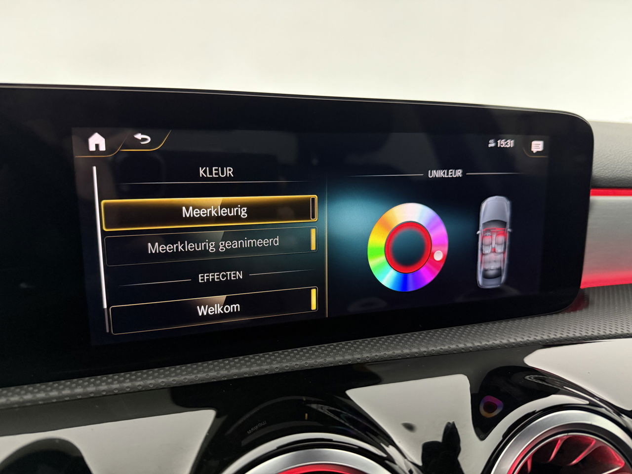 Mercedes-Benz A-Klasse 180 AMG | Panoramadak | Sfeerverl. | Burmester | Camera | Virtual Cockpit | LED | Memory seats