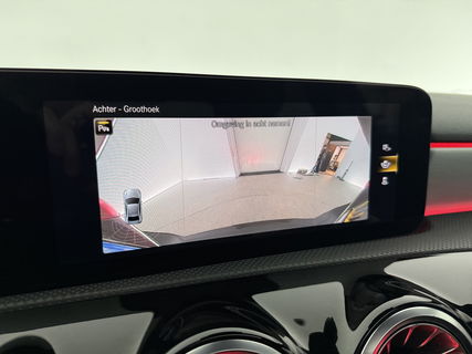 Mercedes-Benz A-Klasse 180 AMG | Panoramadak | Sfeerverl. | Burmester | Camera | Virtual Cockpit | LED | Memory seats