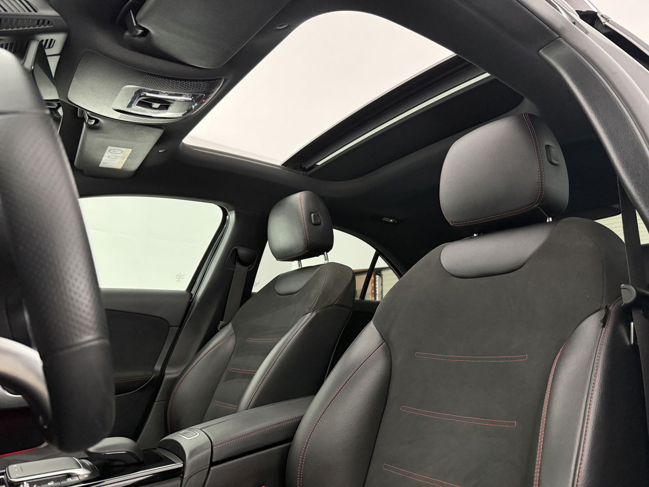 Mercedes-Benz A-Klasse 180 AMG | Panoramadak | Sfeerverl. | Burmester | Camera | Virtual Cockpit | LED | Memory seats