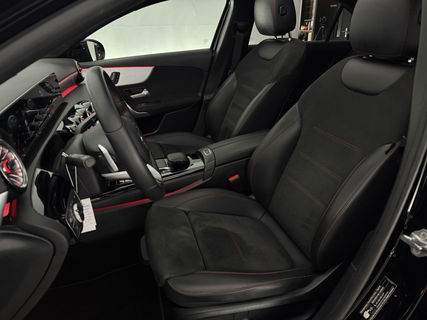 Mercedes-Benz A-Klasse 180 AMG | Panoramadak | Sfeerverl. | Burmester | Camera | Virtual Cockpit | LED | Memory seats