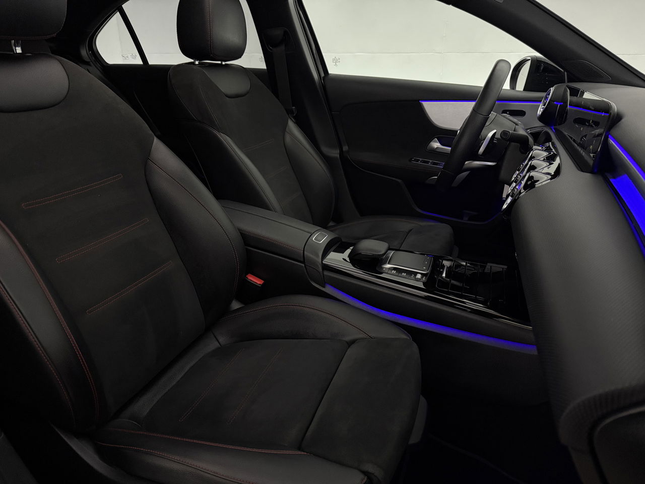 Mercedes-Benz A-Klasse 180 AMG | Panoramadak | Sfeerverl. | Burmester | Camera | Virtual Cockpit | LED | Memory seats