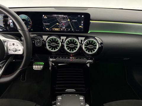 Mercedes-Benz A-Klasse 180 AMG | Pano | Sfeerverl. | Burmester | Camera | Virtual  | LED | Memory l NAP