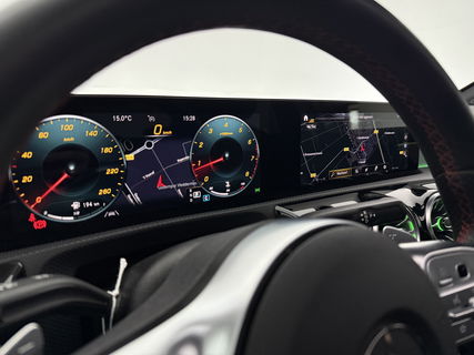 Mercedes-Benz A-Klasse 180 AMG | Panoramadak | Sfeerverl. | Burmester | Camera | Virtual Cockpit | LED | Memory seats