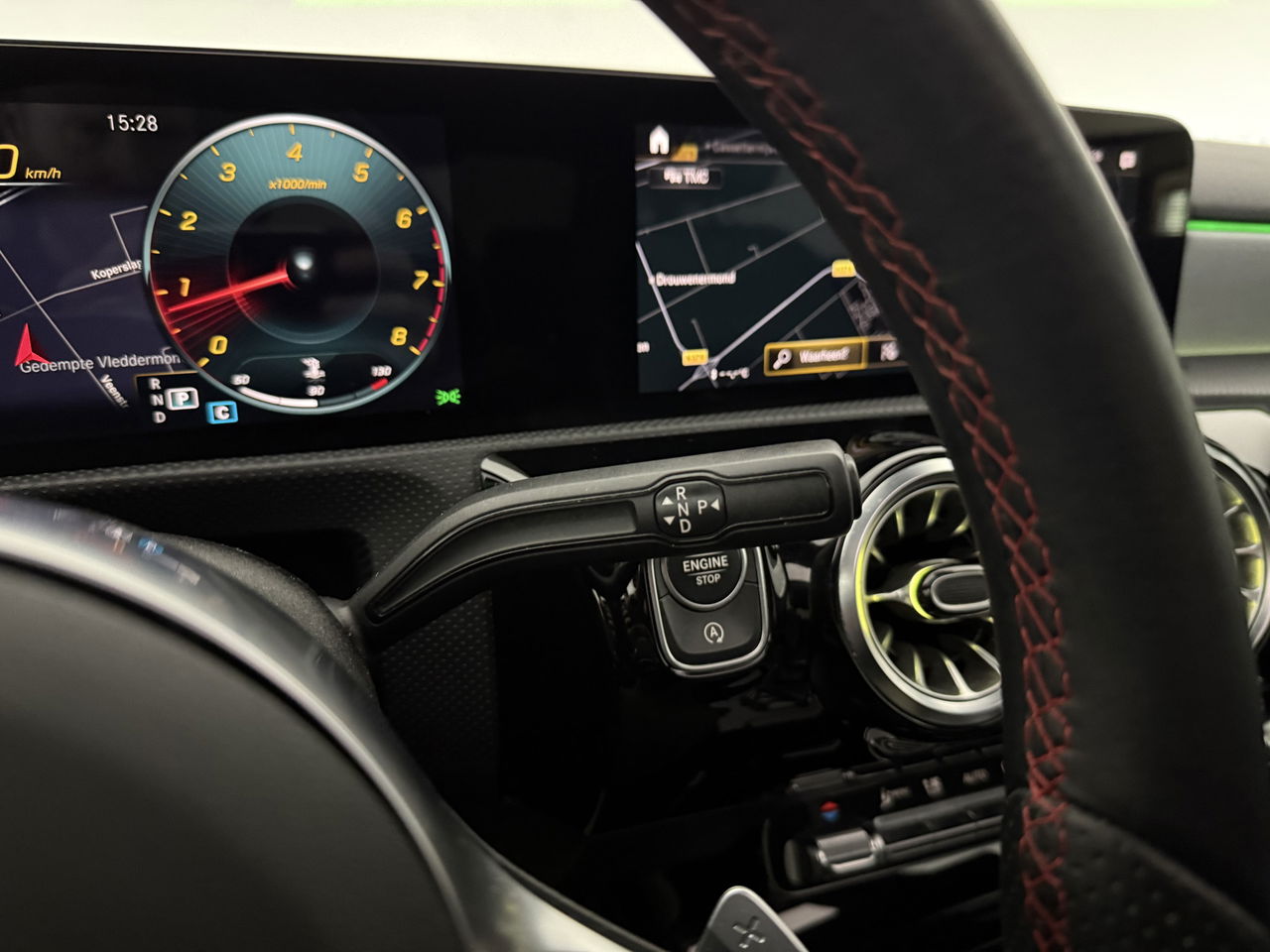 Mercedes-Benz A-Klasse 180 AMG | Panoramadak | Sfeerverl. | Burmester | Camera | Virtual Cockpit | LED | Memory seats