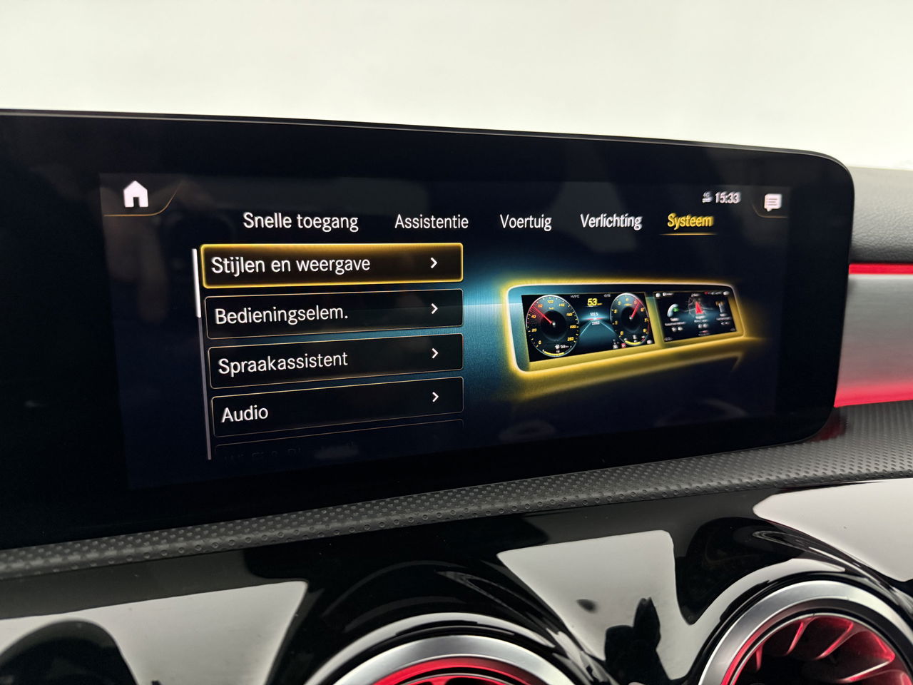 Mercedes-Benz A-Klasse 180 AMG | Panoramadak | Sfeerverl. | Burmester | Camera | Virtual Cockpit | LED | Memory seats