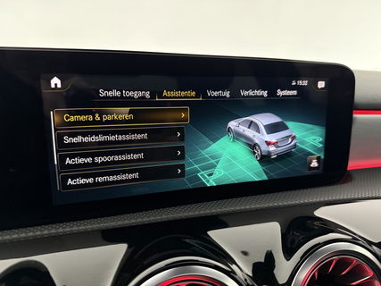 Mercedes-Benz A-Klasse 180 AMG | Panoramadak | Sfeerverl. | Burmester | Camera | Virtual Cockpit | LED | Memory seats