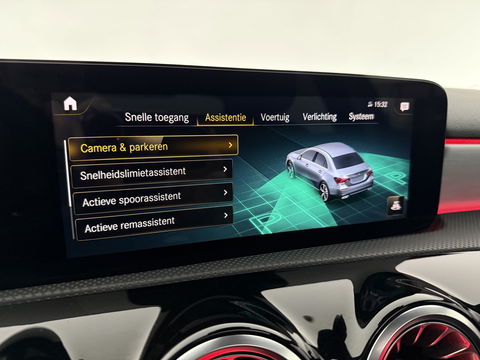 Mercedes-Benz A-Klasse 180 AMG | Pano | Sfeerverl. | Burmester | Camera | Virtual  | LED | Memory l NAP